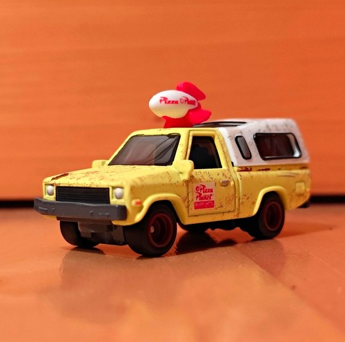 Hot wheels premium pixar pizza - premium,